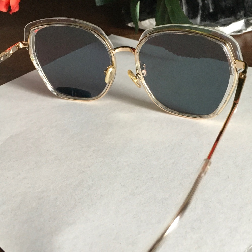 Elegant Gold-Toned Square Sunglasses - Picture 7 of 7